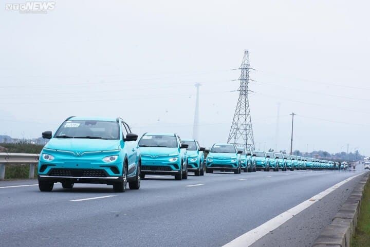Đoàn taxi điện VinFast rời nhà máy về Hà Nội, chuẩn bị vận hành trong tháng 4 - 3