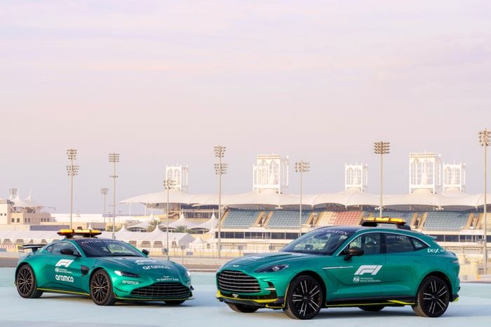  Aston Martin DBX707 Medical Car và Aston Martin Vantage Safety Car sẽ cùng góp mặt tại chặng đua khai mạc mùa giải F1 năm 2023 tại Bahrain vào cuối tuần này. 
