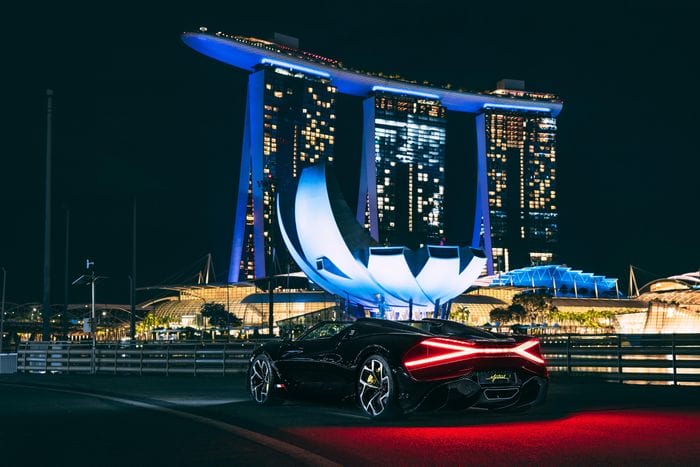  Mới đây, siêu xe này đã được giới thiệu đến với khách hàng tại Singapore. Trước đây, đảo quốc này là nước châu Á đầu tiên được Bugatti chọn để giới thiệu dòng xe Chiron. 