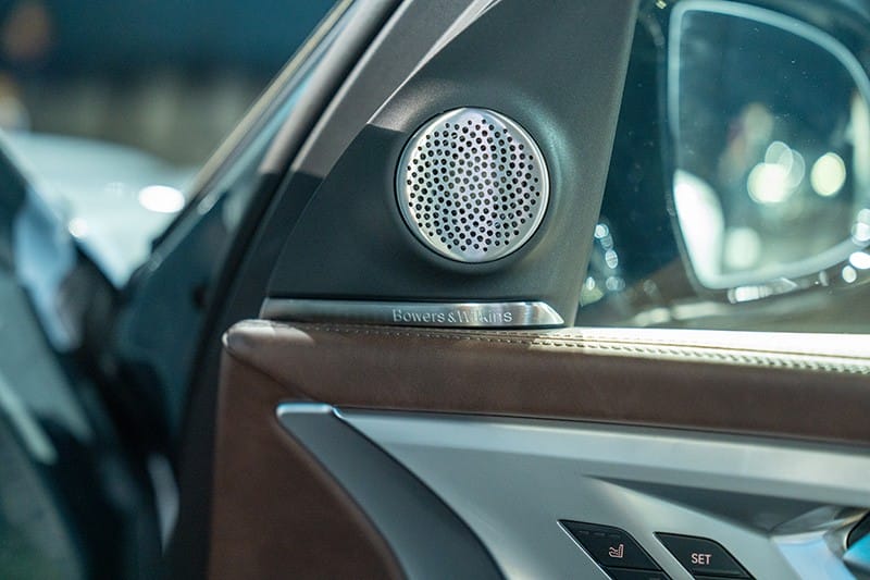 BMW XM 2023 dùng hệ thống âm thanh Bowers & Wilkins Diamond 