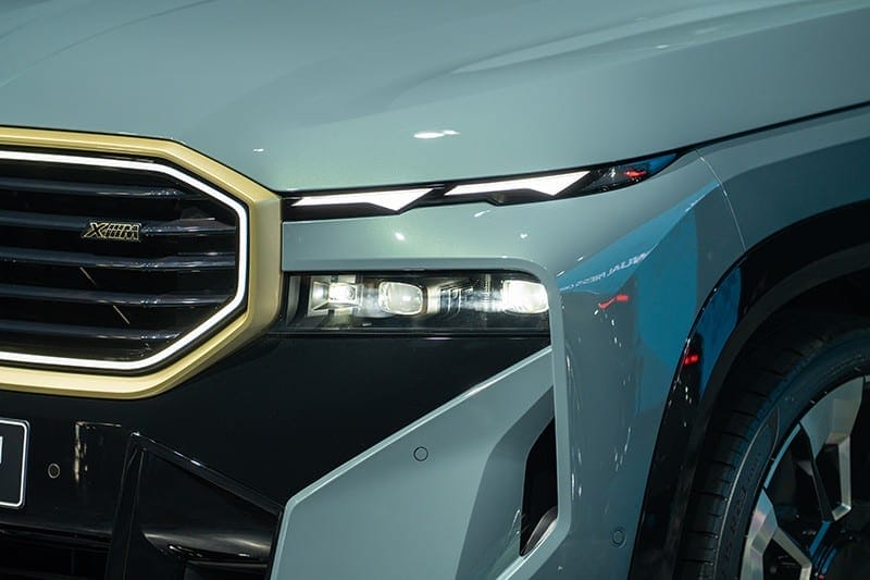 Đèn LED định vị ban ngày của BMW XM 2023