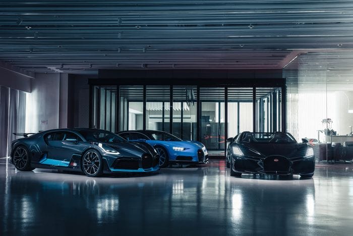  Vào năm 2016, Bugatti chính thức bước chân vào thị trường này với dòng xe Chiron. Hãng xe cũng đã mở showroom trưng bày đầu tiên vào tháng 8/2021. 