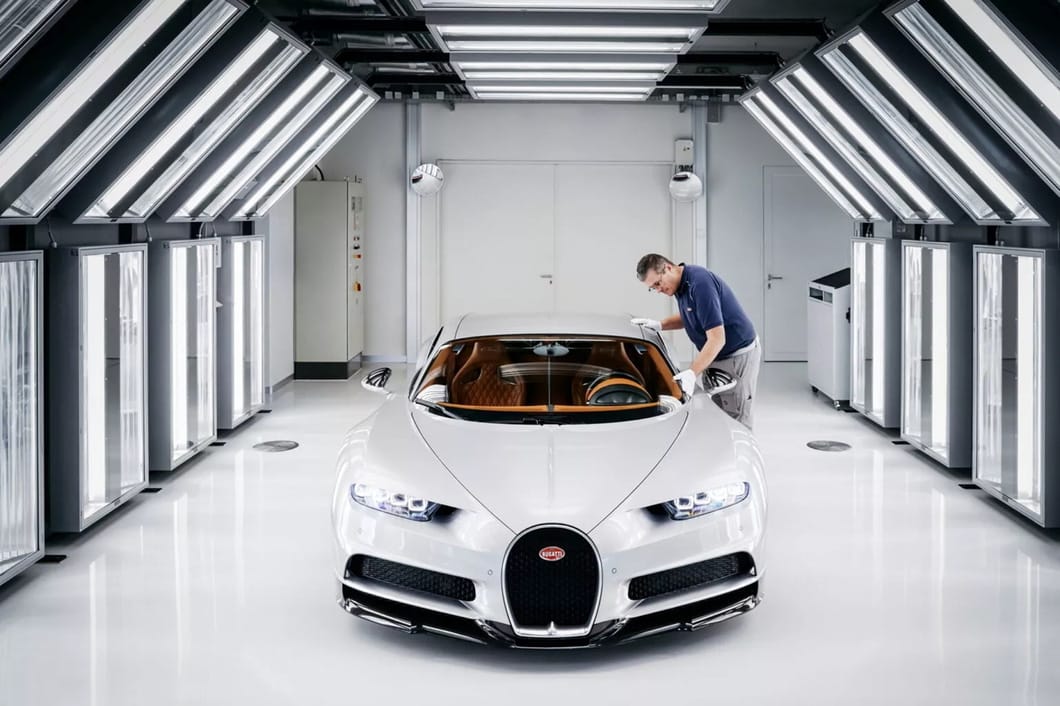Siêu xe Bugatti siêu đắt: Chỉ riêng sơn thân vỏ đã mất 1 tháng trời - Ảnh 4.