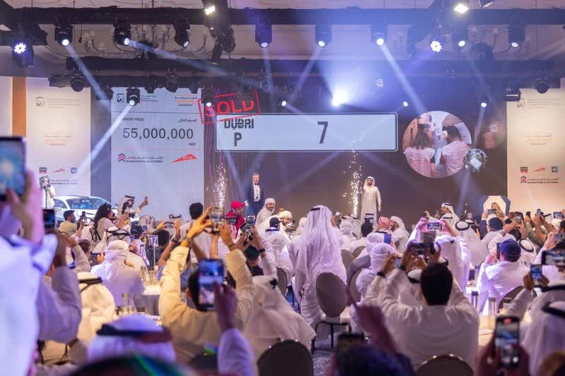 Biển số đắt nhất thế giới vừa được bán thành công ở Dubai - Ảnh 2.