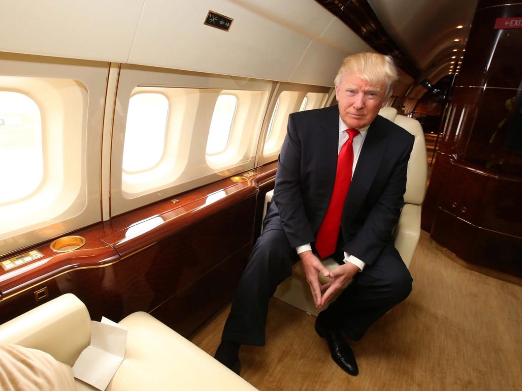 Bên trong máy bay dát vàng trị giá 100 triệu USD của Donald Trump: Tiện nghi hạng nhất - Ảnh 13.