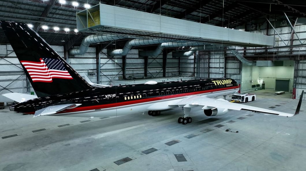 Bên trong máy bay dát vàng trị giá 100 triệu USD của Donald Trump: Tiện nghi hạng nhất - Ảnh 8.