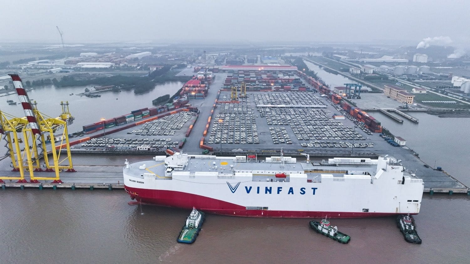 VinFast chính thức xuất khẩu 1.879 xe VF 8 tiếp theo tới Bắc Mỹ - Ảnh 1.