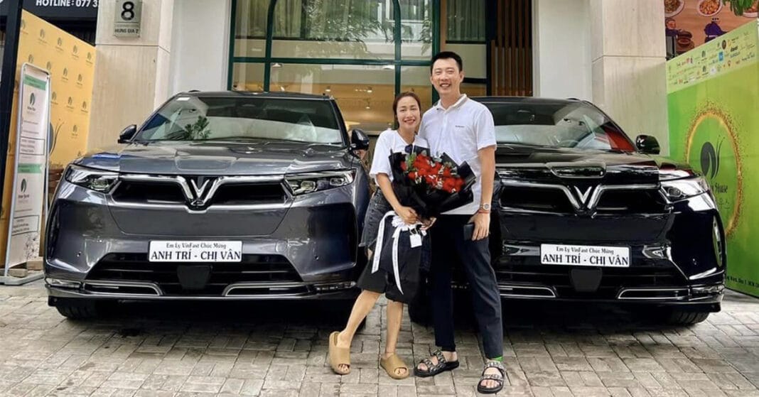 Vợ chồng Ốc Thanh Vân chơi lớn, tậu cùng lúc bộ đôi xe điện VinFast VF9: Fan cuồng chính hiệu của thương hiệu Việt