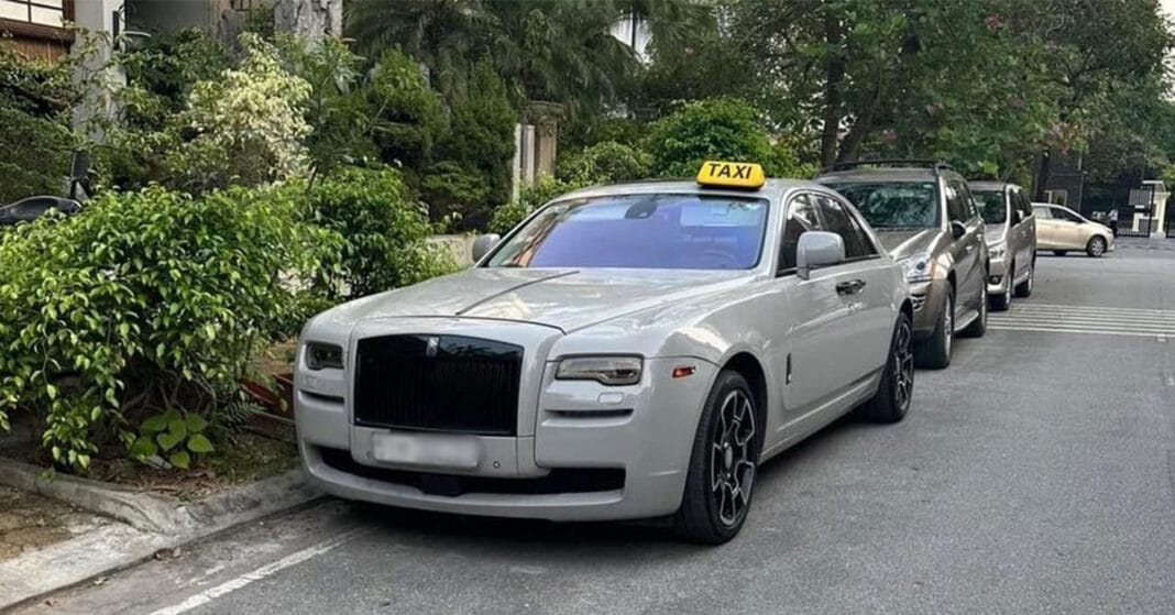 Bắt gặp Rolls-Royce Ghost tiền tỷ gắn mào taxi của đại gia Sài Gòn: Giá cước có thể gấp 5 đến 10 nhiều lần 
