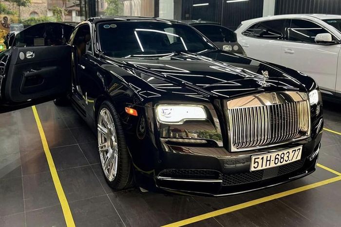 Fancy A Cheap RollsRoyce This Phantom Drophead Coupe Might Be The One   Carscoops
