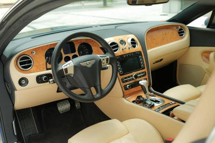 Continental GT Speed từng là chiếc xe nhanh nhất của hãng Bentley khi được ra mắt vào năm 2007. Chiếc coupe với hình dáng mũm mĩm từng gây sốt trong giới chơi xe Việt Nam một thời khi được đưa về nước lần đầu vào giữa năm 2008.