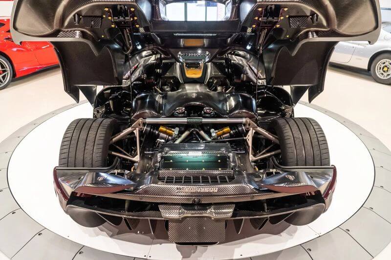 Lộ thêm ảnh Koenigsegg Regera của đại gia Hoàng Kim Khánh cạnh hypercar trăm tỷ khác