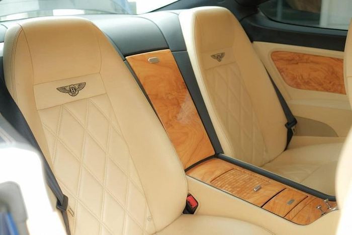 Bentley Continental GT Speed sở hữu khối động cơ W12, dung tích 6.0 lít, tăng áp kép, sản sinh công suất tối đa 616 mã lực tại vòng tua máy 6.000 vòng/phút và mô-men xoắn cực đại 800 Nm.