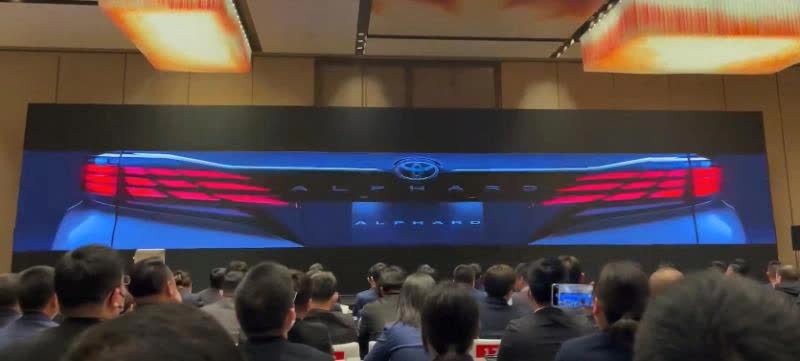 Toyota Alphard đời mới lộ nhiều chi tiết đáng chú ý - Ảnh 2.