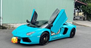 Bất ngờ với "thân thế" của siêu xe Lamborghini Aventador Roadster màu xanh ngọc vừa được bắt gặp "cập bến" Việt Nam?