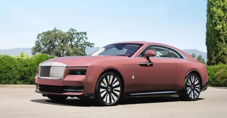 Diện kiến xe siêu sang chạy điện Rolls-Royce Spectre đặc biệt màu sơn hồng Morganite tại sự kiện Monterey Car Week