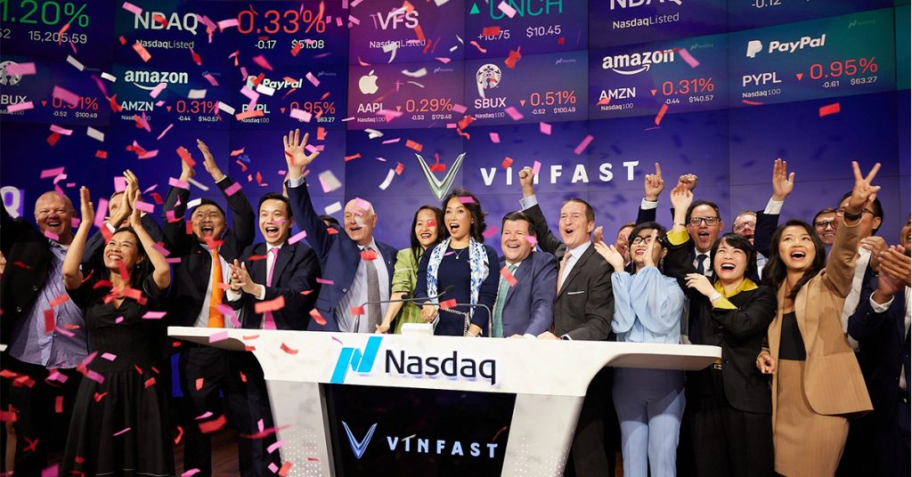 Ngày đầu lên sàn Nasdaq Mỹ, giá trị vốn hóa của VinFast tăng hơn 85 tỷ đô la, lọt top 5 doanh nghiệp ô tô toàn cầu