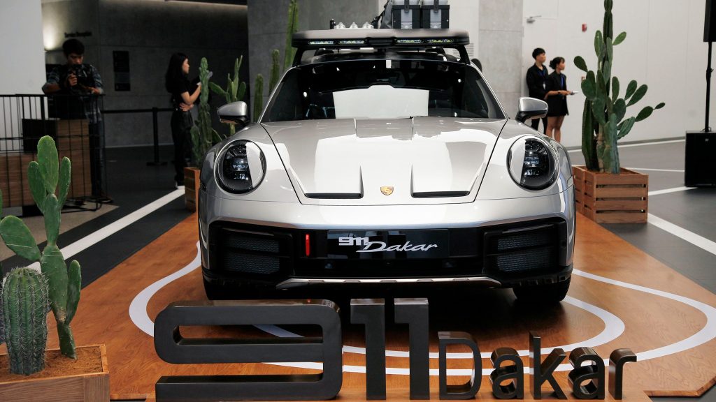 Đại gia Hải Phòng đem Porsche 911 Dakar hơn 16 tỷ đầu tiên Việt Nam đi chinh phục nhiều địa hình “khó ăn” ở Trung Quốc