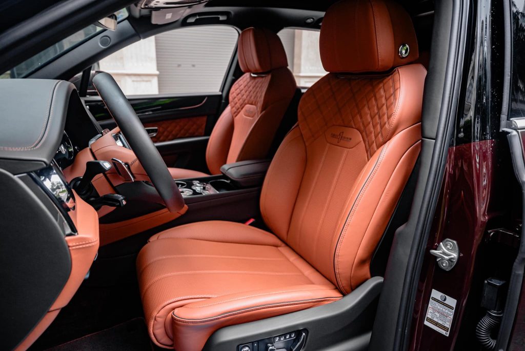 SUV siêu sang Bentley Bentayga First 1 Edition với ngoại thất độc lên sàn xe cũ: "Bốc hơi" 3 tỷ khi mới lăn bánh hơn 4.000 km