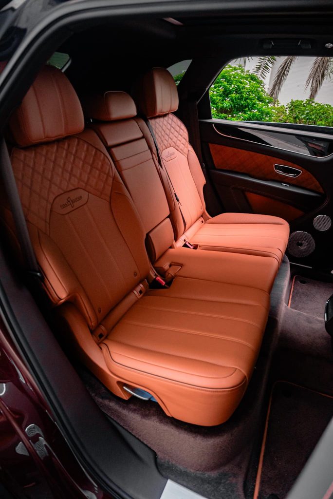 SUV siêu sang Bentley Bentayga First 1 Edition với ngoại thất độc lên sàn xe cũ: "Bốc hơi" 3 tỷ khi mới lăn bánh hơn 4.000 km