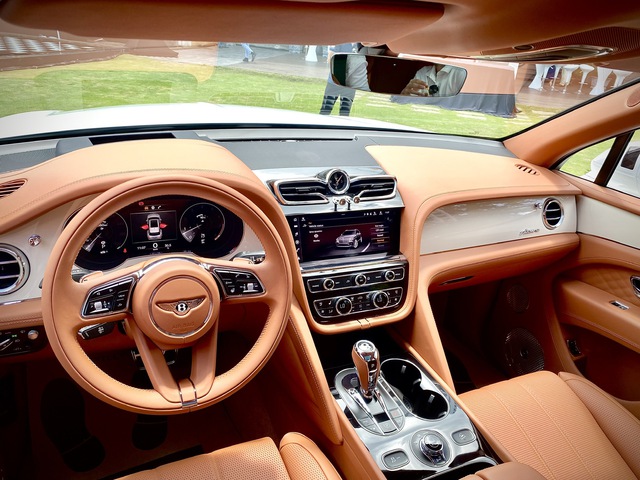 Bentley Bentayga bản kéo dài có giá hơn 18,5 tỉ đồng tại Việt Nam   - Ảnh 3.