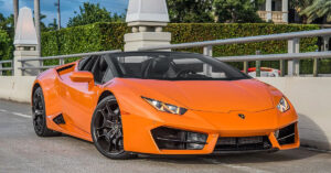 Dừng siêu xe Lamborghini Huracan ở làn có tốc độ cao nhất, chủ nhân "siêu bò" nước Ý nhận cái kết không thể đắng hơn