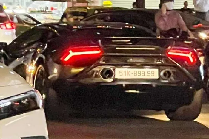  Lamborghini Huracan Tecnica lăn bánh trên các con đường tại Sài thành với quả biển số 51K-899.99. 