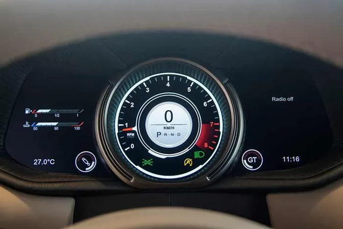 Màn hình trung tâm còn được kết nối với hệ thống camera 360 độ giúp người điều khiển dễ dàng quan sát xung quanh xe. Aston Martin sử dụng hệ thống âm thanh cao cấp từ đối tác Bang & Olufsen cho DB11. Bên cạnh đó, hàng loạt công nghệ tiên tiến được ứng dụng vào kết cấu khung sườn, hệ thống treo, hệ thống lái và đặc biệt là hệ thống điện tử...