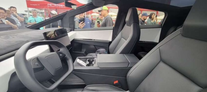 Tesla đã xuất xưởng chiếc xe bán tải Cybertruck đầu tiên - 3