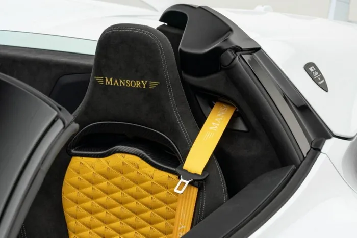 Cũng giống như phiên bản coupe, Mansory đã điều chỉnh động cơ biturbo 3.0 lít V6 của Maserati để tạo ra công suất 710 mã lực và mô-men xoắn cực đại 850 Nm, tăng 89 mã lực và 120 Nm so với MC20 nguyên bản. 