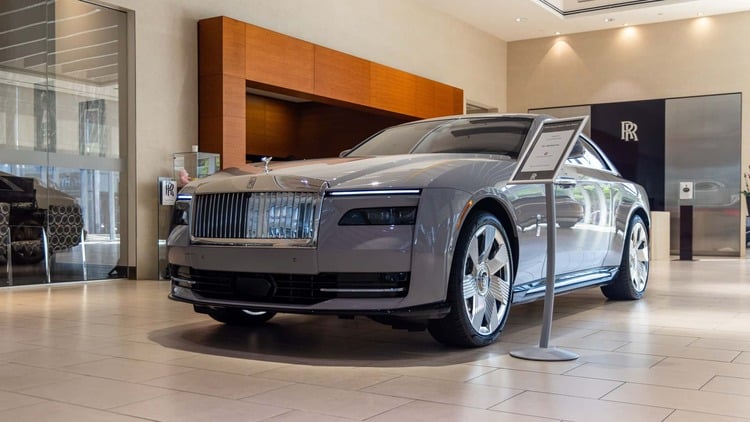 Muốn nhận xe đầu tiên, đại gia Mỹ phải mua 2 chiếc Rolls-Royce Spectre