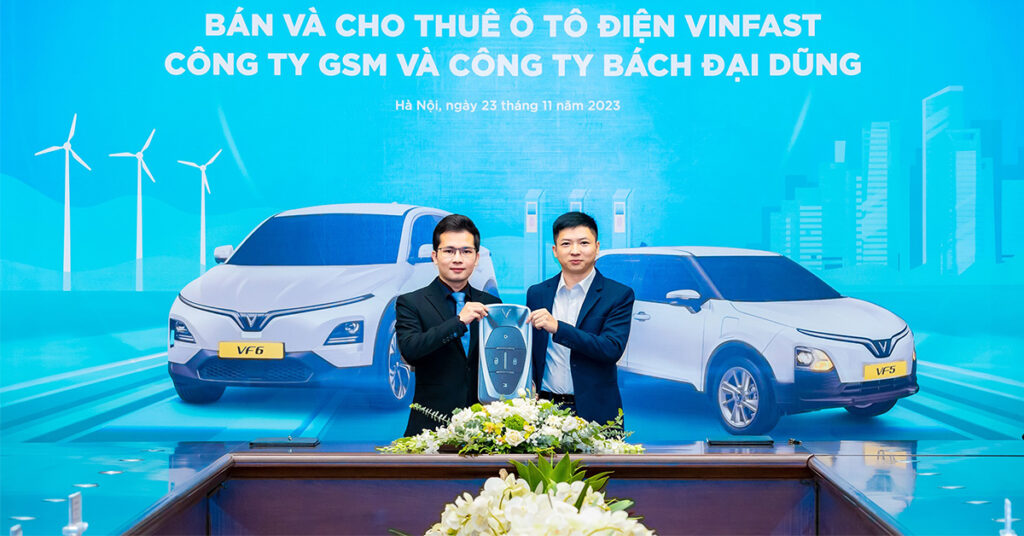 Hãng taxi Bách Đại Dũng của Hà Tĩnh vừa ký kết mua và thuê 300 xe điện VinFast của tỷ phú Phạm Nhật Vượng
