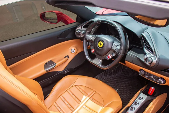 Và nếu đúng đây là chiếc xe Ferrari 488 Spider đeo biển số 30K-567.89 siêu VIP này, thì đây quả thực đây là màn đăng ký biển số trúng đấu giá VIP nhất từ trước đến nay, nó rất phù hợp cho câu nói xe đắt tiền đi kèm biển đẹp.