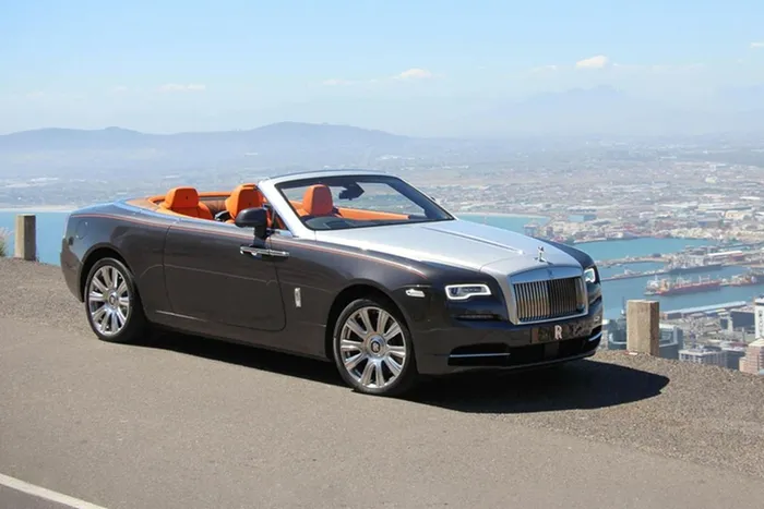 Hiện tại, chiếc xe Rolls-Royce Dawn này đang được chào bán với mức giá 12,88 tỷ đồng, nhưng chưa rõ là xe mang biển số gì. Nếu biển trắng, nộp đủ thuế, mức giá này khá hợp lý để chơi.