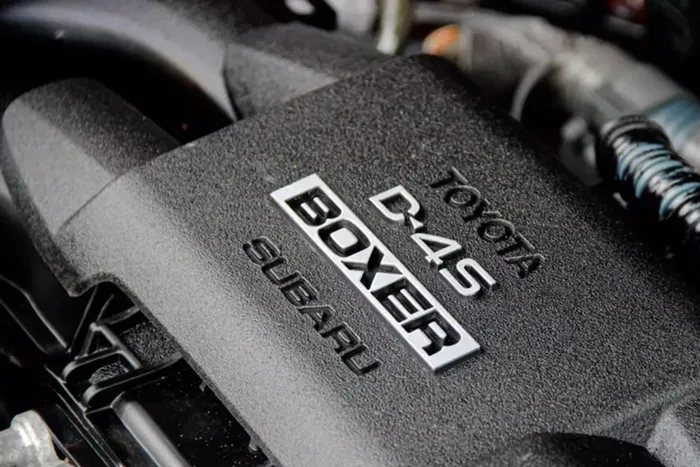 Dưới nắp capo là động cơ Boxer dung tích 2.0 lít do Subaru và Toyota hợp tác phát triển. Cỗ máy cho công suất 197 mã lực tại vòng tua 7.000 vòng/phút và mô men xoắn tối đa 205 Nm trong dải vòng tua từ 6.400 – 6.600 vòng/phút.