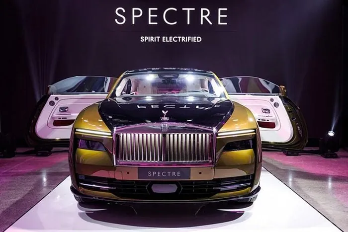 Rolls-Royce thông báo triệu hồi xe sang điện Spectre do cáp nối đất bị lỗi. 