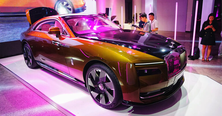 Xe siêu sang chạy điện Rolls-Royce Spectre ra mắt thị trường Việt Nam, có thể đi tới 465km/lần sạc, giá khởi điểm chỉ gần 18 tỷ