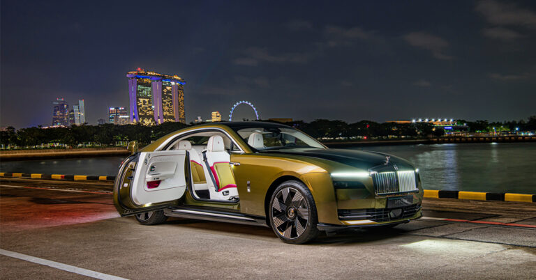 Xe siêu sang thuần điện Rolls-Royce Spectre chốt lịch ra mắt Việt Nam: Giá khởi điểm chỉ gần 18 tỷ, "đồ chơi" mới của giới siêu giàu