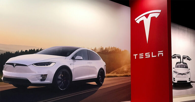 Tesla của tỷ phú Elon Musk lại đón tin không vui khi buộc triệu hồi 1,6 triệu xe điện tại Trung Quốc do lỗi phần mềm tự lái và lỗi khóa cửa xe