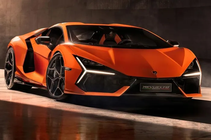 Đây là một tin tức thú vị cho các tín đồ yêu thích siêu xe Lamborghini. Sự hấp dẫn của Revuelto đã gây ấn tượng mạnh và tạo ra một danh sách chờ dài, cho thấy sức hút và sự mong đợi của khách hàng đối với sản phẩm này.