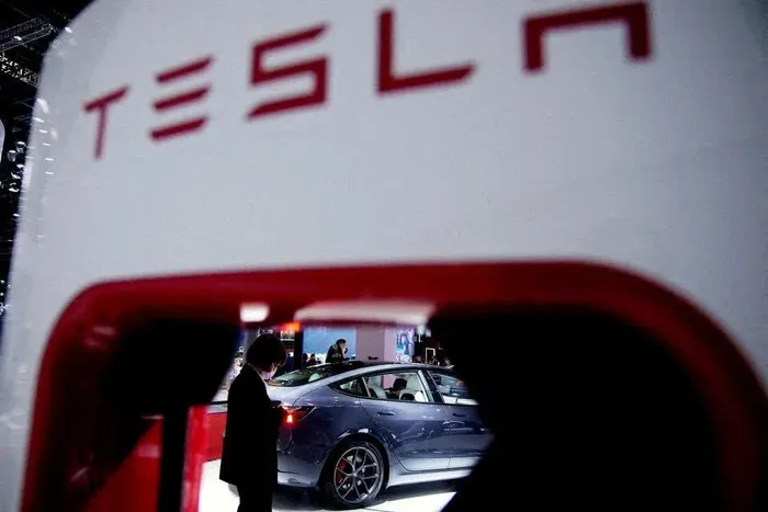  Tesla nhiều khả năng sẽ phải nhường lại vị trí số một trong ngành xe điện cho BYD trong năm 2024. Ảnh: Reuters. 