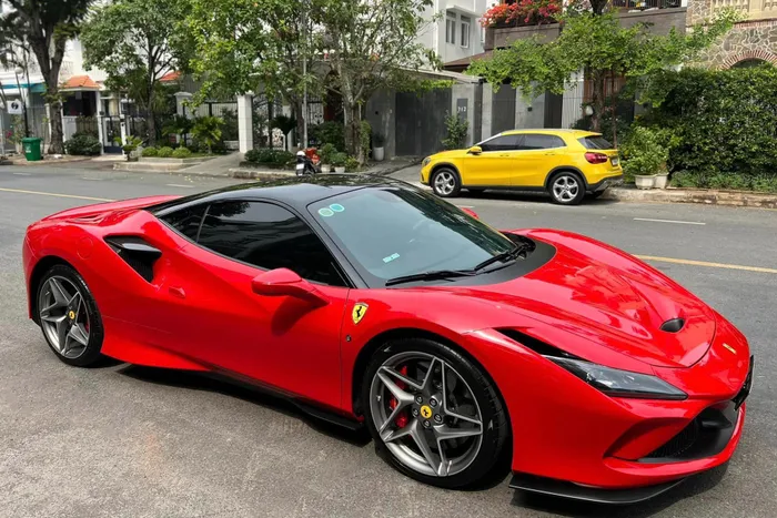 Một showroom kinh doanh xe cũ vừa đăng tải dòng trạng thái chia sẻ việc mua lại chiếc Ferrari F8 Tributo từ một tay chơi siêu xe. Mức giá cụ thể không được tiết lộ.