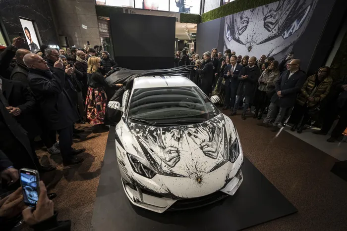  Tại triển lãm "Art of creating Myths" (Nghệ thuật của việc tạo ra Thần thoại) được tổ chức ở Bologna (Italy), Lamborghini và Ducati đã cùng nhau ra mắt phiên bản đặc biệt Lamborghini Huracan EVO “Minotauro” và Ducati Streetfighter V4 Lamborghini “Centauro” độc nhất thế giới. 