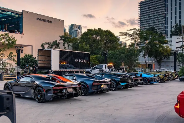  Sau khi kết thúc sự kiện, loạt hypercar trị giá hàng triệu USD đến từ các thương hiệu đình đám như Bugatti, Lamborghini, Pagani, Ferrari... đã được đưa khỏi khuôn viên trưng bày. 