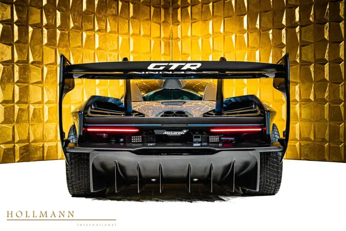 McLaren Senna GTR được trang bị động cơ V8 tăng áp kép dung tích 4.0L, công suất lên đến 825 mã lực, mạnh hơn khoảng 13 mã lực so với phiên bản sử dụng trên đường phố.