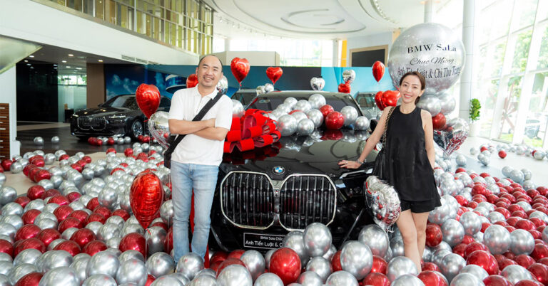 Vợ chồng Tiến Luật - Thu Trang khoe xe sang BMW 735i M Sport bạc tỷ ngày đầu năm mới: Thế hệ mới thể thao, mạnh mẽ hơn