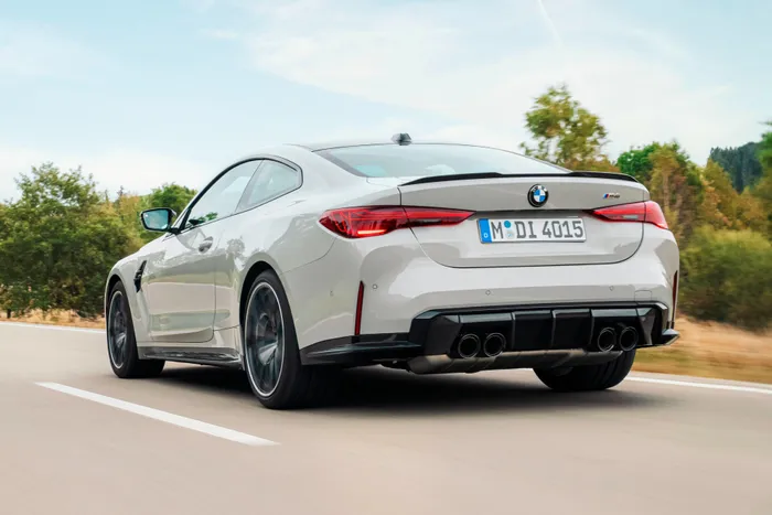  Tại Mỹ, BMW M4 Coupe, M4 Competition Coupe và M4 Competition Coupe M xDrive có mức giá lần lượt từ 79.100 USD, 83.200 USD và 88.300 USD. 