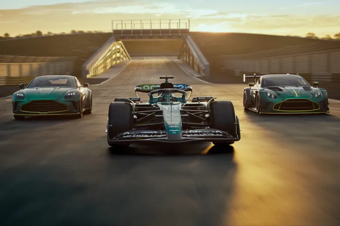  Bên cạnh Vantage và Vantage GT3, Aston Martin cũng ra mắt mẫu xe đua F1 cho mùa giải 2024, chiếc AMR24. Năm nay, đội Aston Martin Aramco Formula One Team vẫn sẽ thi đấu với 2 tay đua Fernando Alonso và Lance Stroll. 