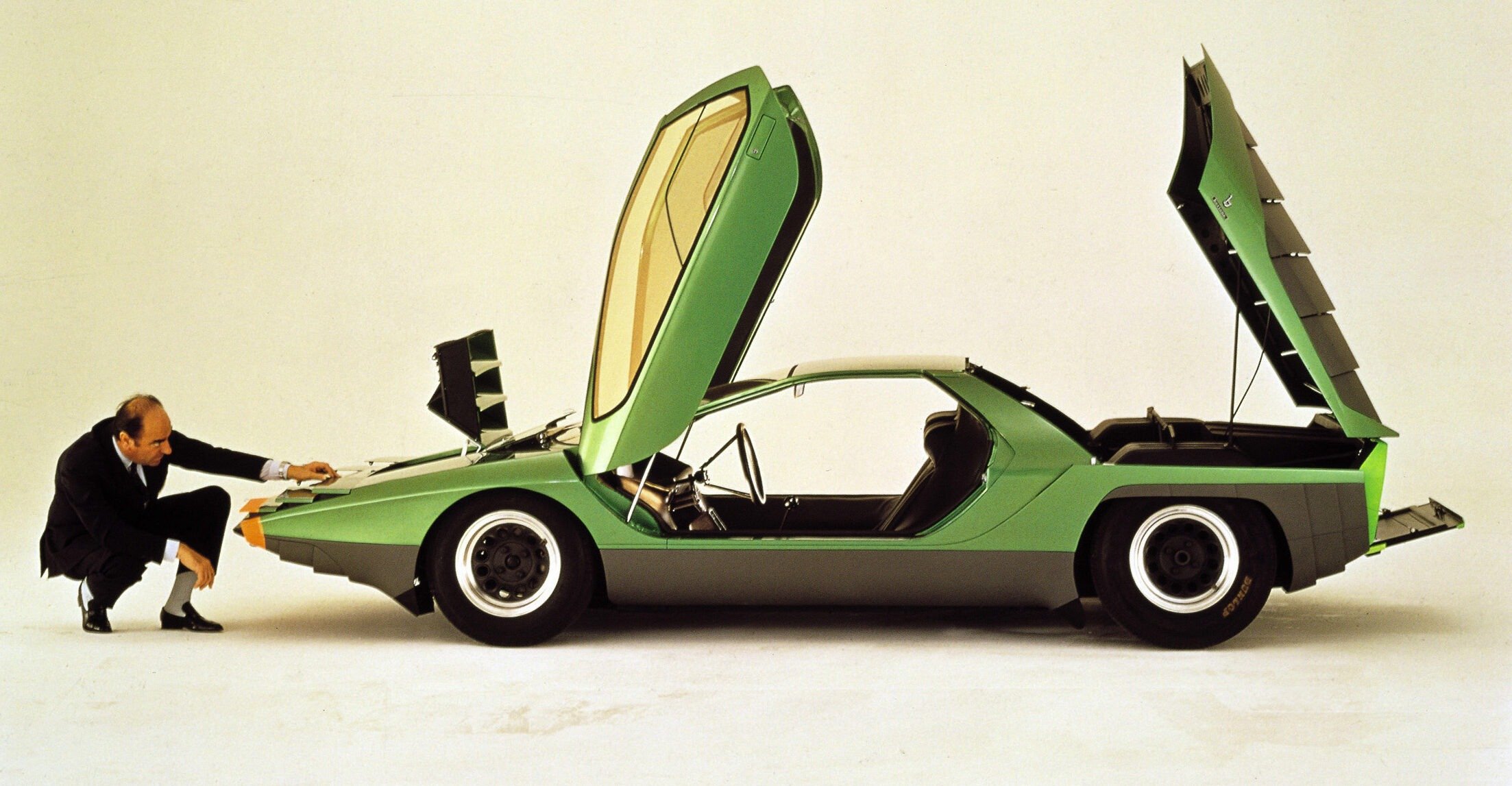 1968-Bertone-Alfa-Romeo-Carabo-Studio-Shot-01-e1639658525920.jpg