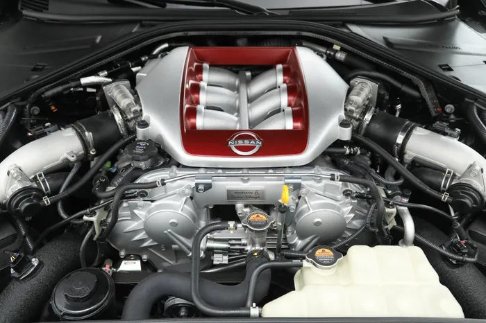  Xe vẫn được trang bị động cơ V6 twin-turbo 3.8L công suất 570 mã lực và mô-men xoắn 637 Nm. Phiên bản hiệu năng cao NISMO có sức mạnh tối đa 600 mã lực và mô-men xoắn 652 Nm. 